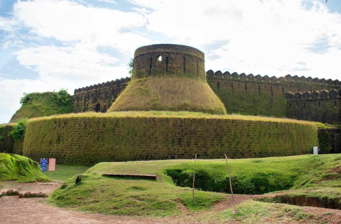 Fort Mirjan, tripowe.com