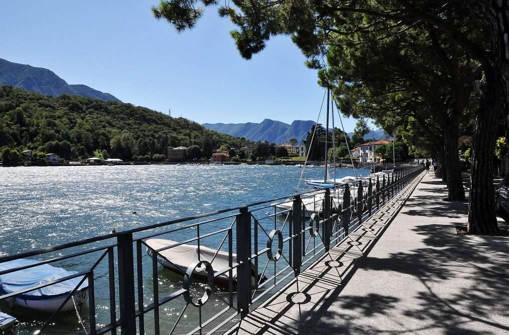 Promenade along the Lake