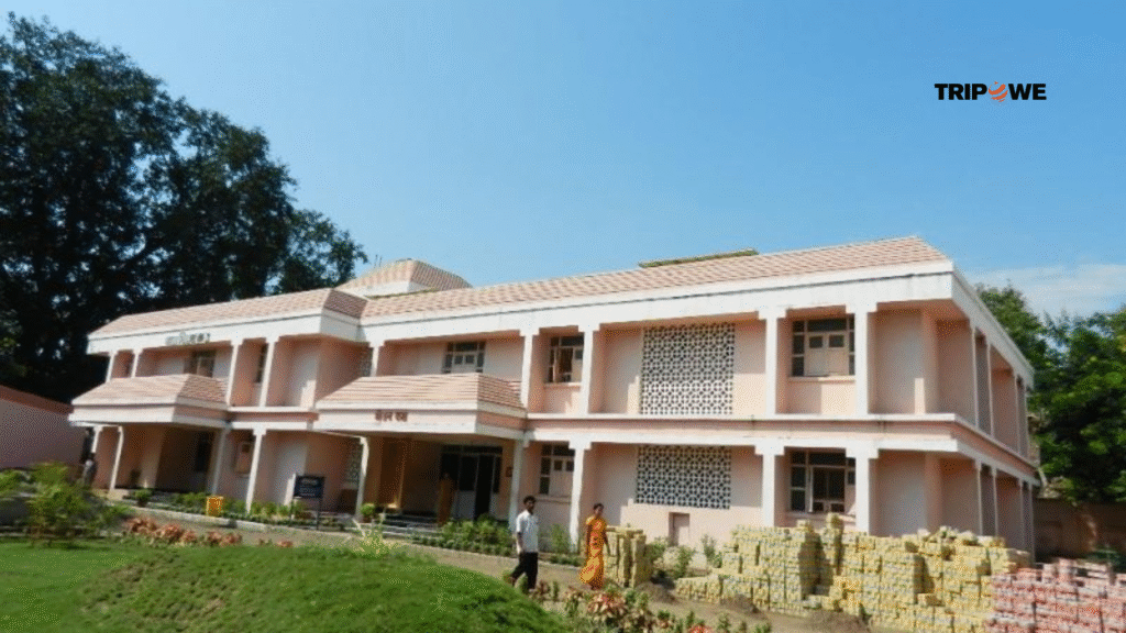 Hotel Near Omkareshwar Temples With Budget-Tripowe.com